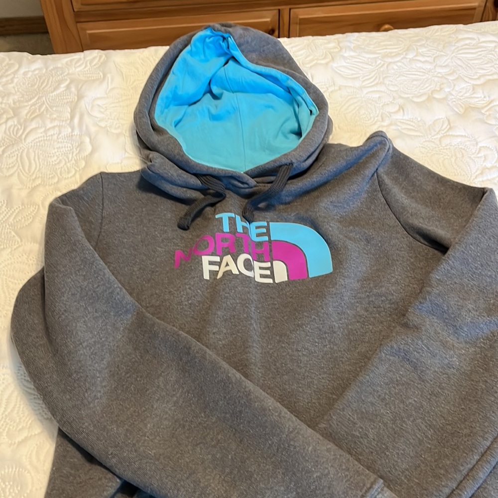 Women’s North Face hoodie - Picture 3 of 3